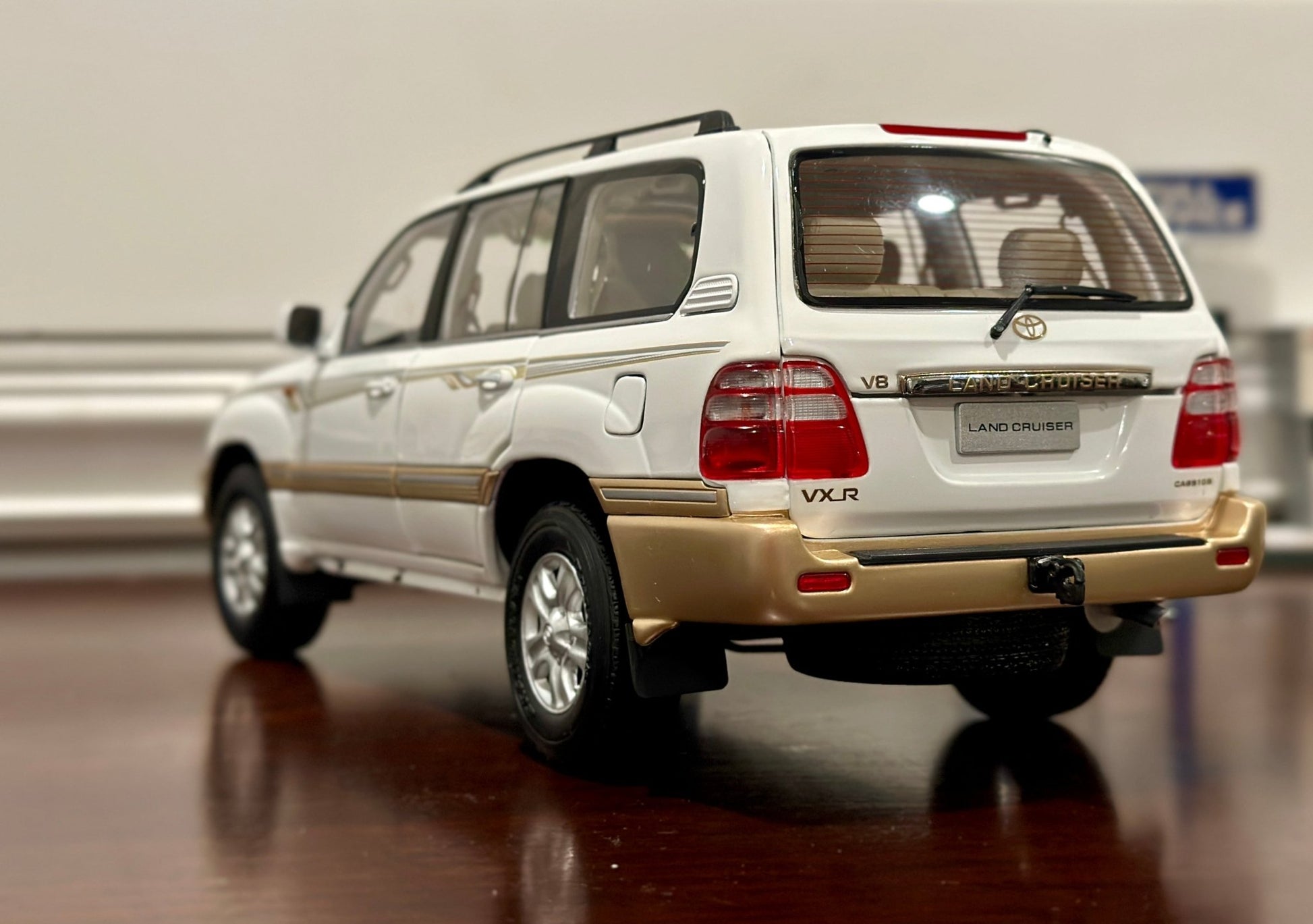 Dealer Edition Toyota Land Cruiser V8 Creme/Gold 1/18 Scale Diecast Model Car - Product Image