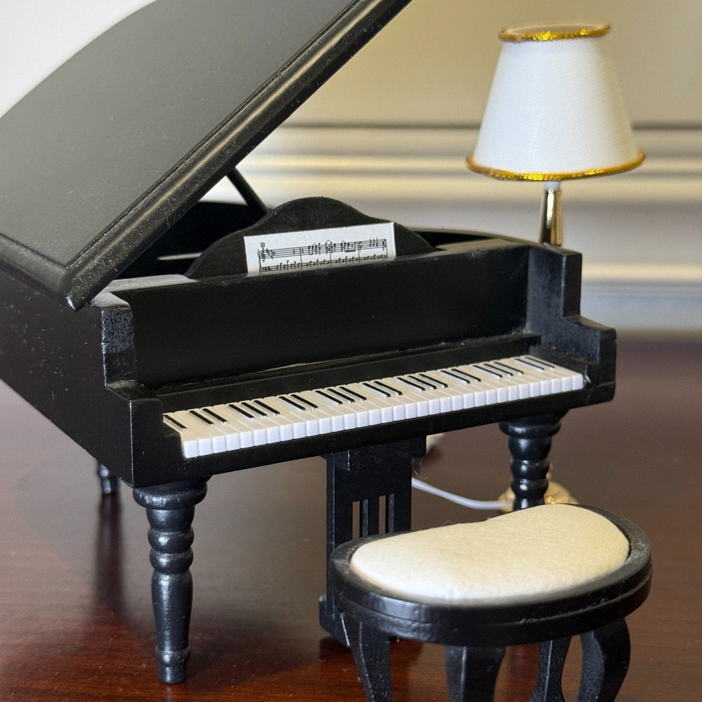 Diorama 1:18/24 Mini Piano + Chair + Lamp Model Workshop Display Model Accessory - Product Image