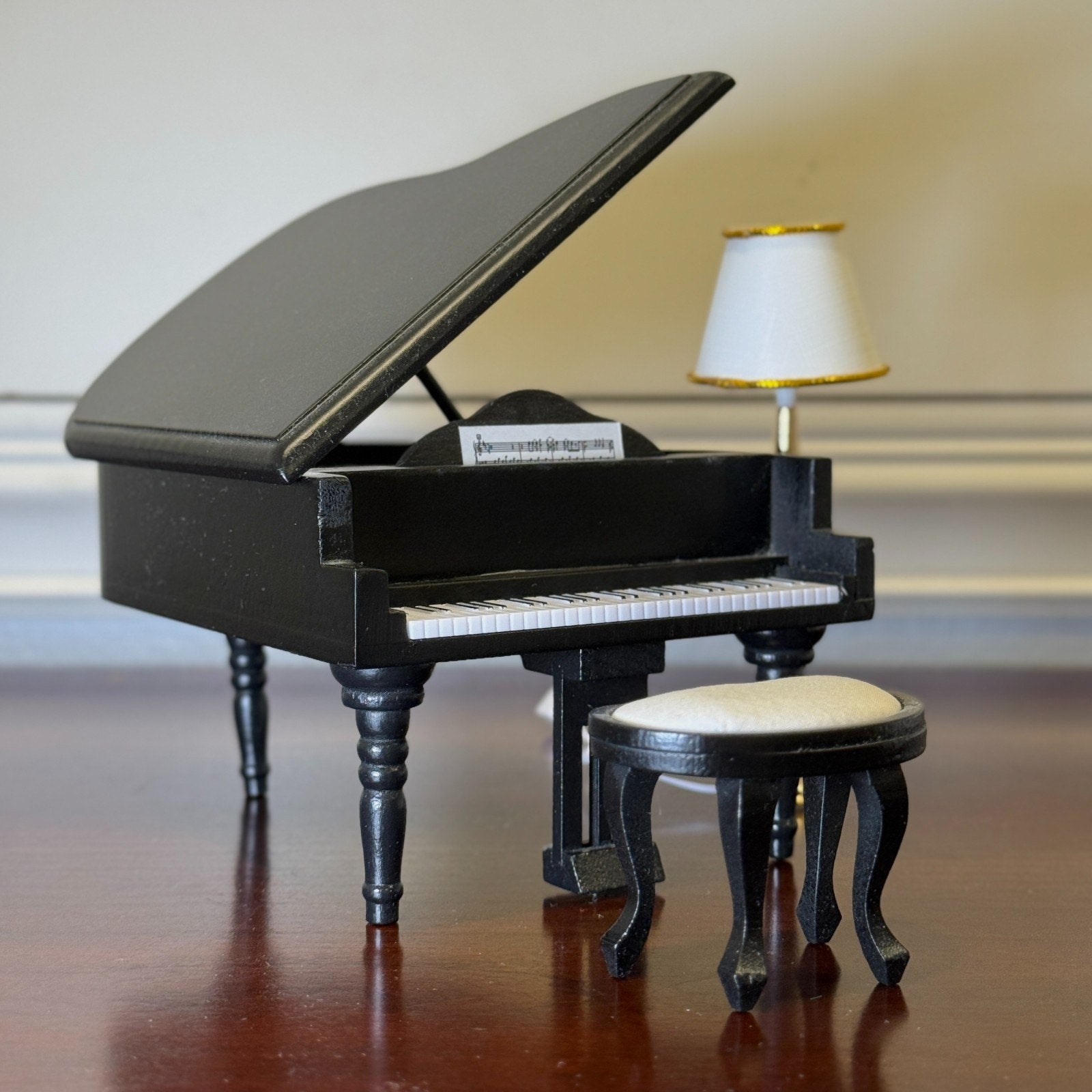Diorama 1:18/24 Mini Piano + Chair + Lamp Model Workshop Display Model Accessory - Product Image