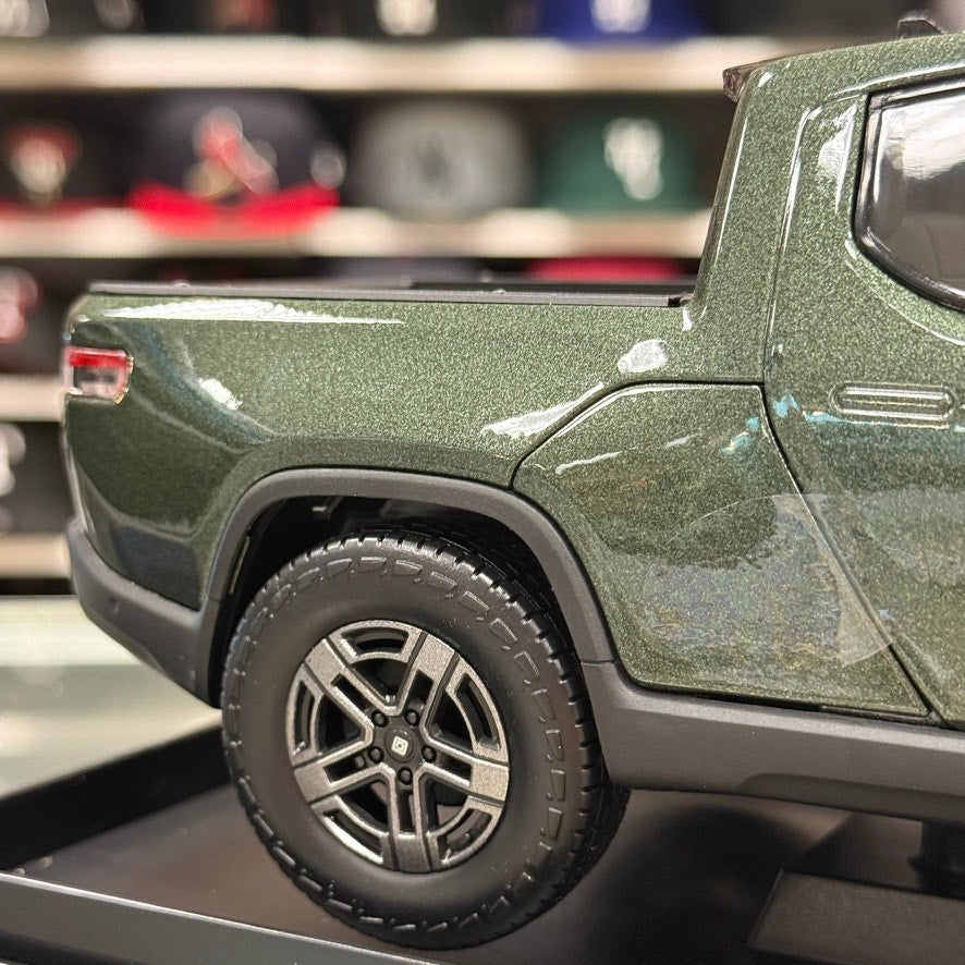 1:18 Rivian R1T Electric Pickup Truck Green Diecast Model Truck | New