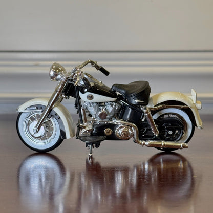 1/18 Maisto Harley Davidson Road King Creme Diecast Model Motorcycle