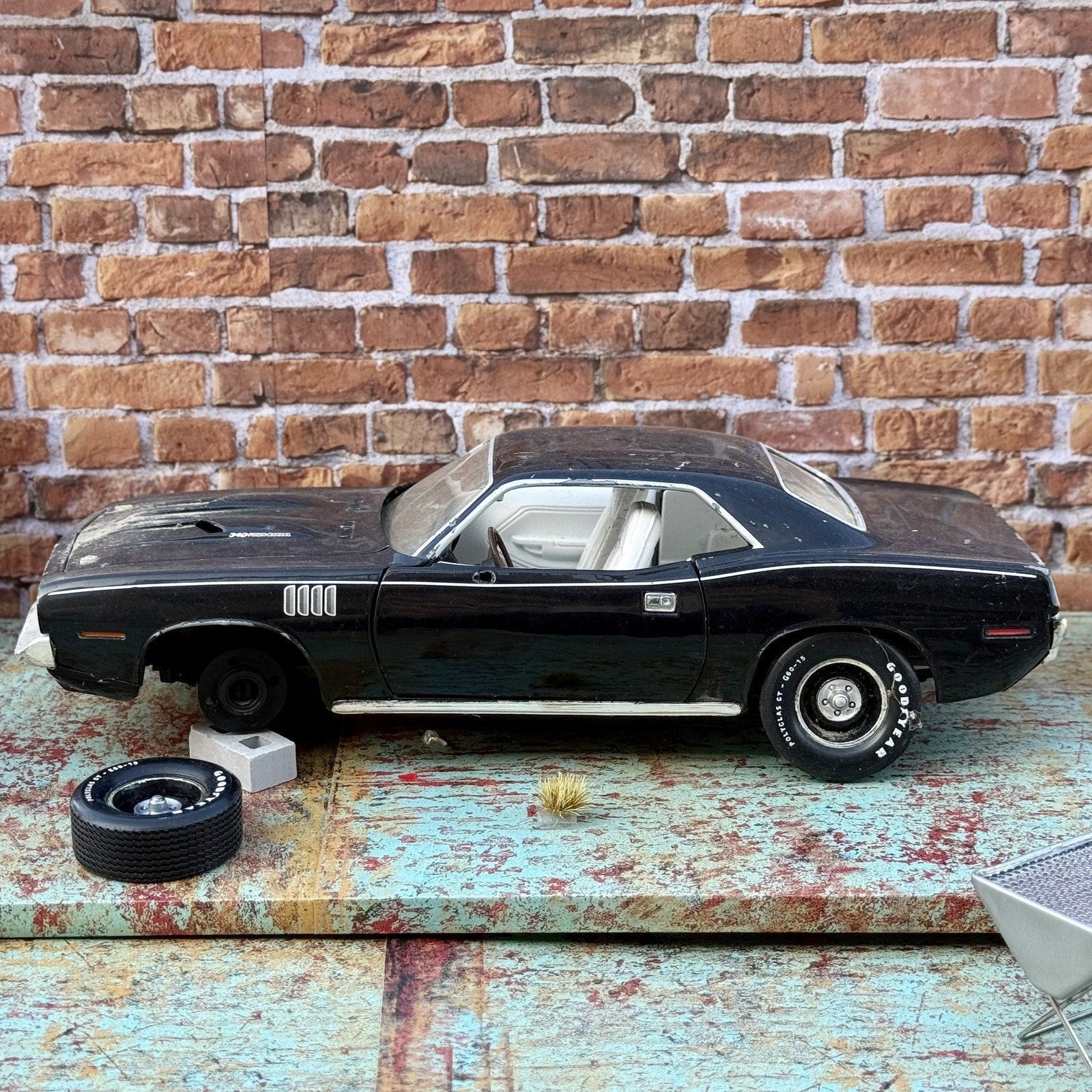 ERTL 1971 Plymouth Cuda 340 1/18 Scale Diecast Model Car | Parts Car - Product Image