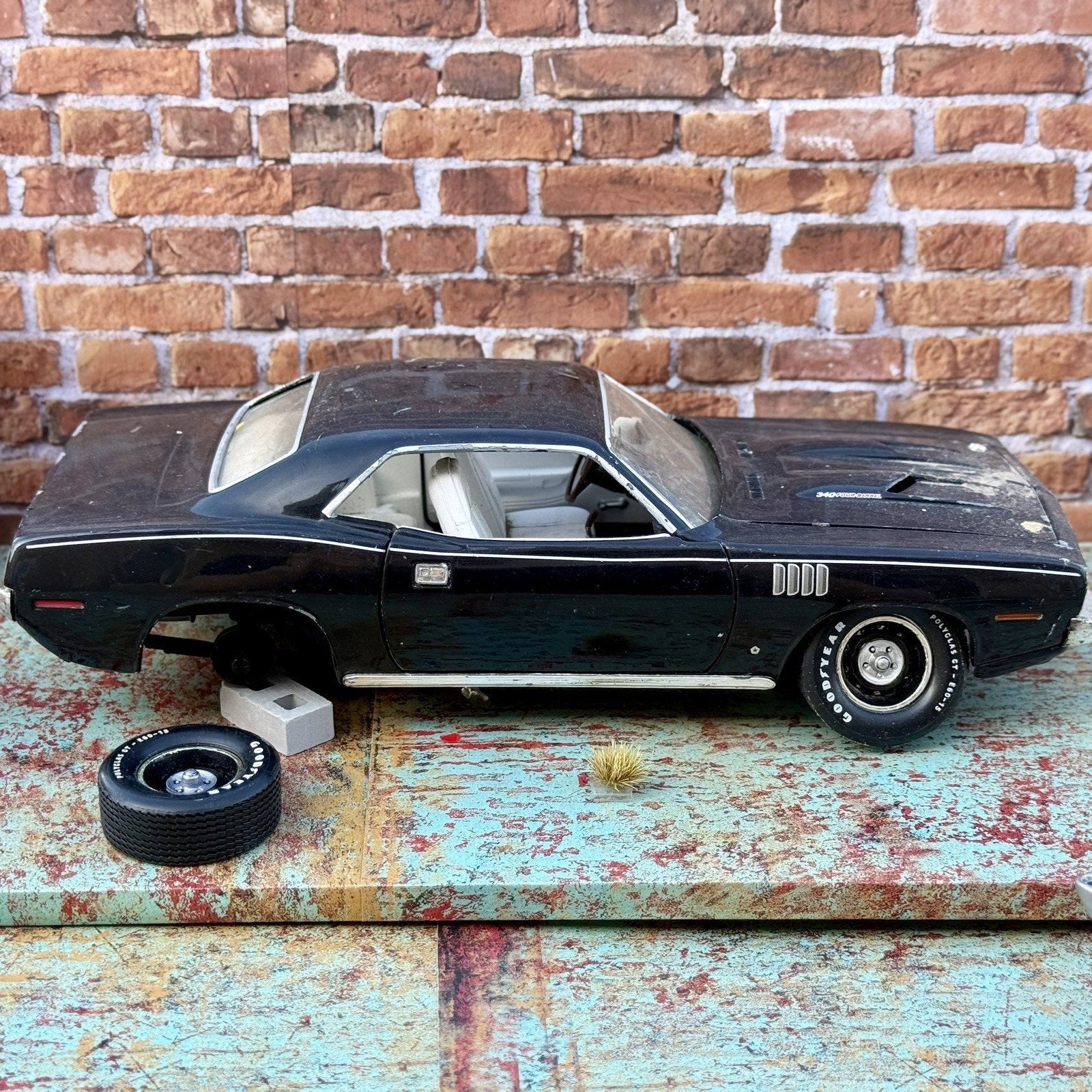 ERTL 1971 Plymouth Cuda 340 1/18 Scale Diecast Model Car | Parts Car - Product Image