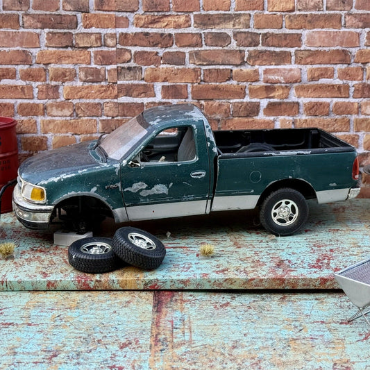 ERTL 1997 Ford F150 XLT Pickup Truck 1/18 Scale Diecast Model Car | Parts Car - Product Image