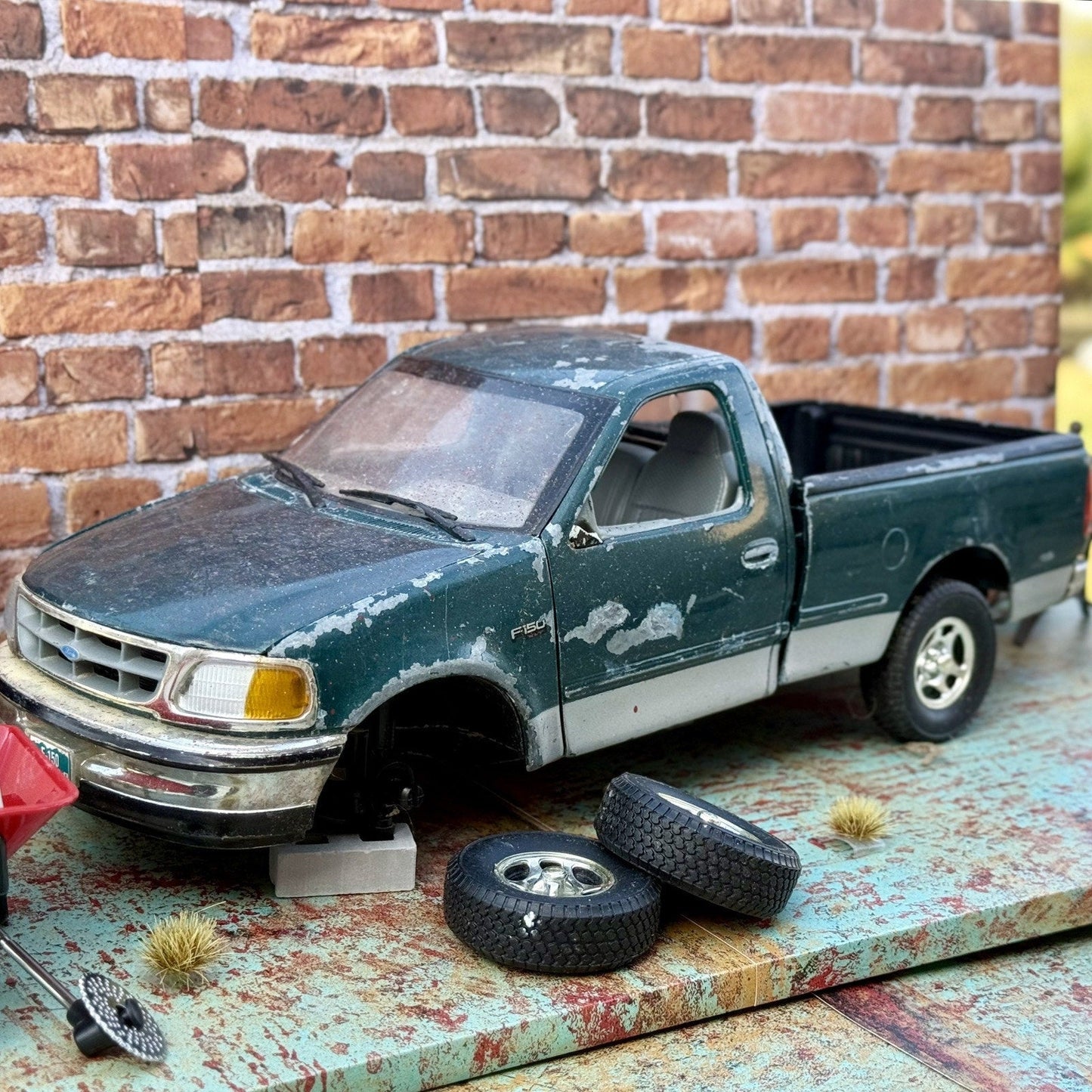 ERTL 1997 Ford F150 XLT Pickup Truck 1/18 Scale Diecast Model Car | Parts Car - Product Image