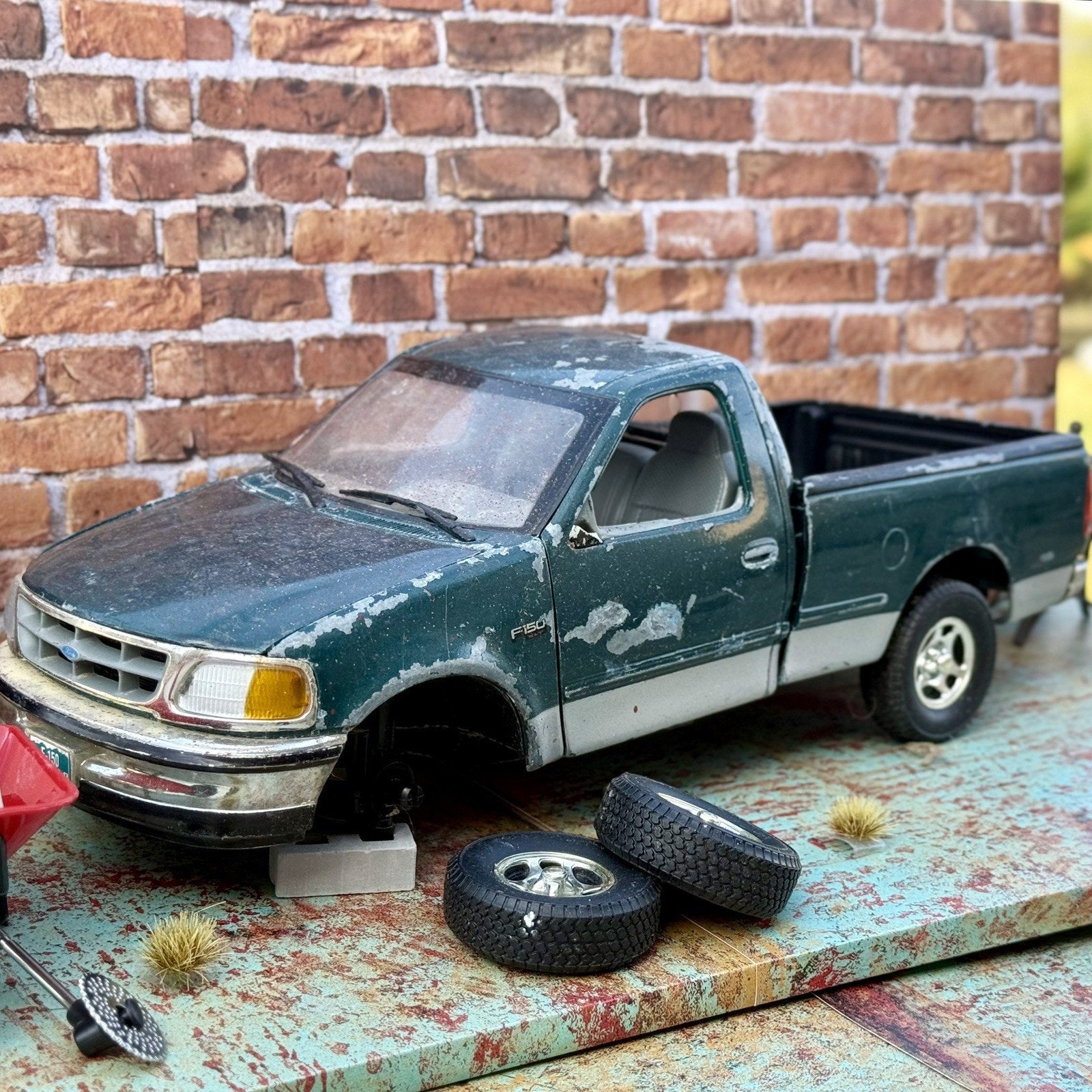 ERTL 1997 Ford F150 XLT Pickup Truck 1/18 Scale Diecast Model Car | Parts Car - Product Image