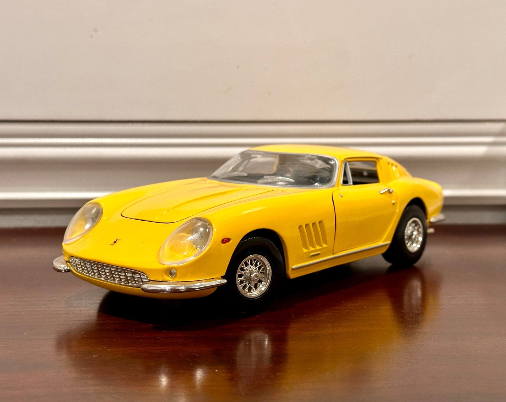 ERTL Ferrari 275 GTB 4 Yellow 1/18 Scale Diecast Model Car - Product Image