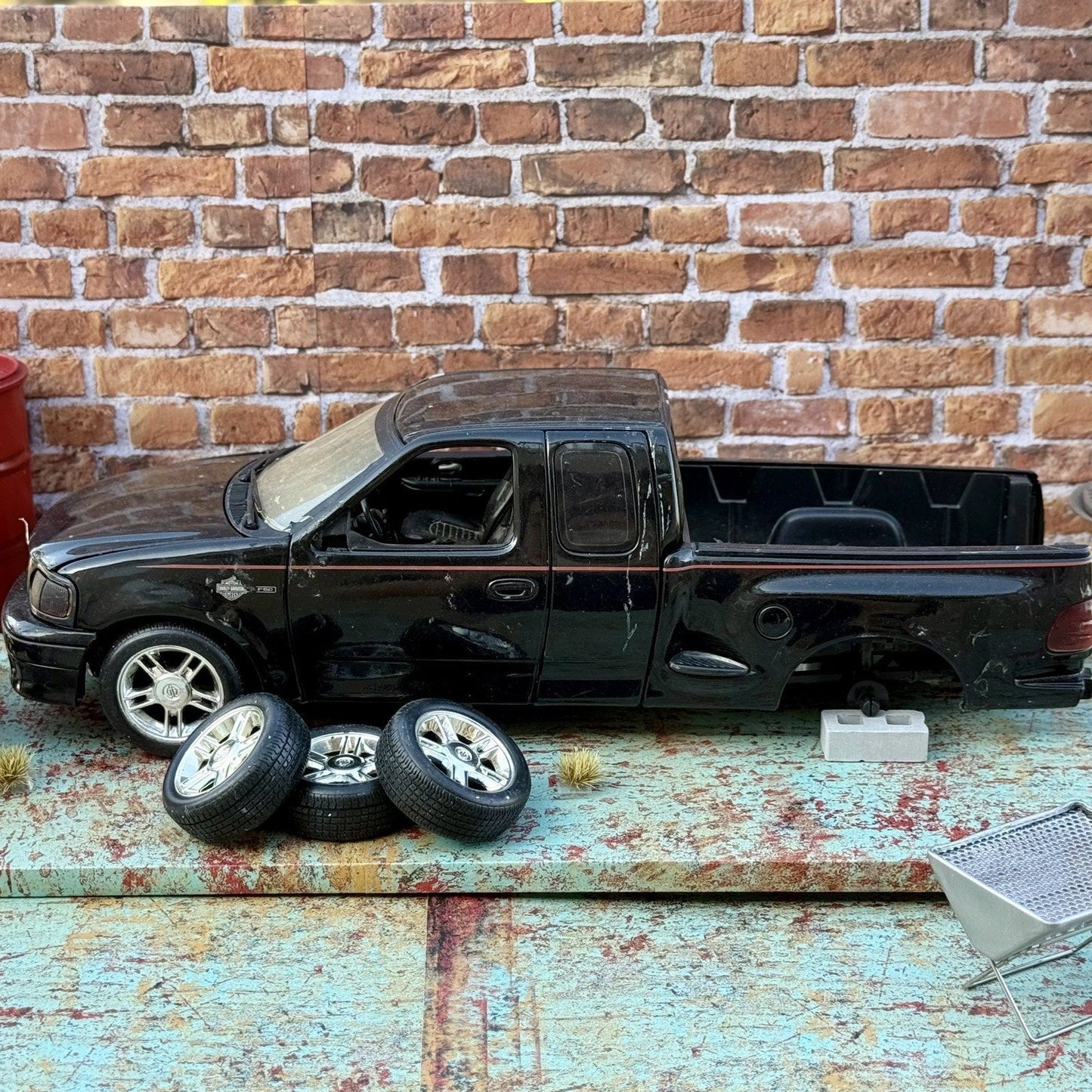 ERTL Ford F150 'Harley Davidson Edition' 1/18 Scale Diecast Model Car | Parts Car - Product Image