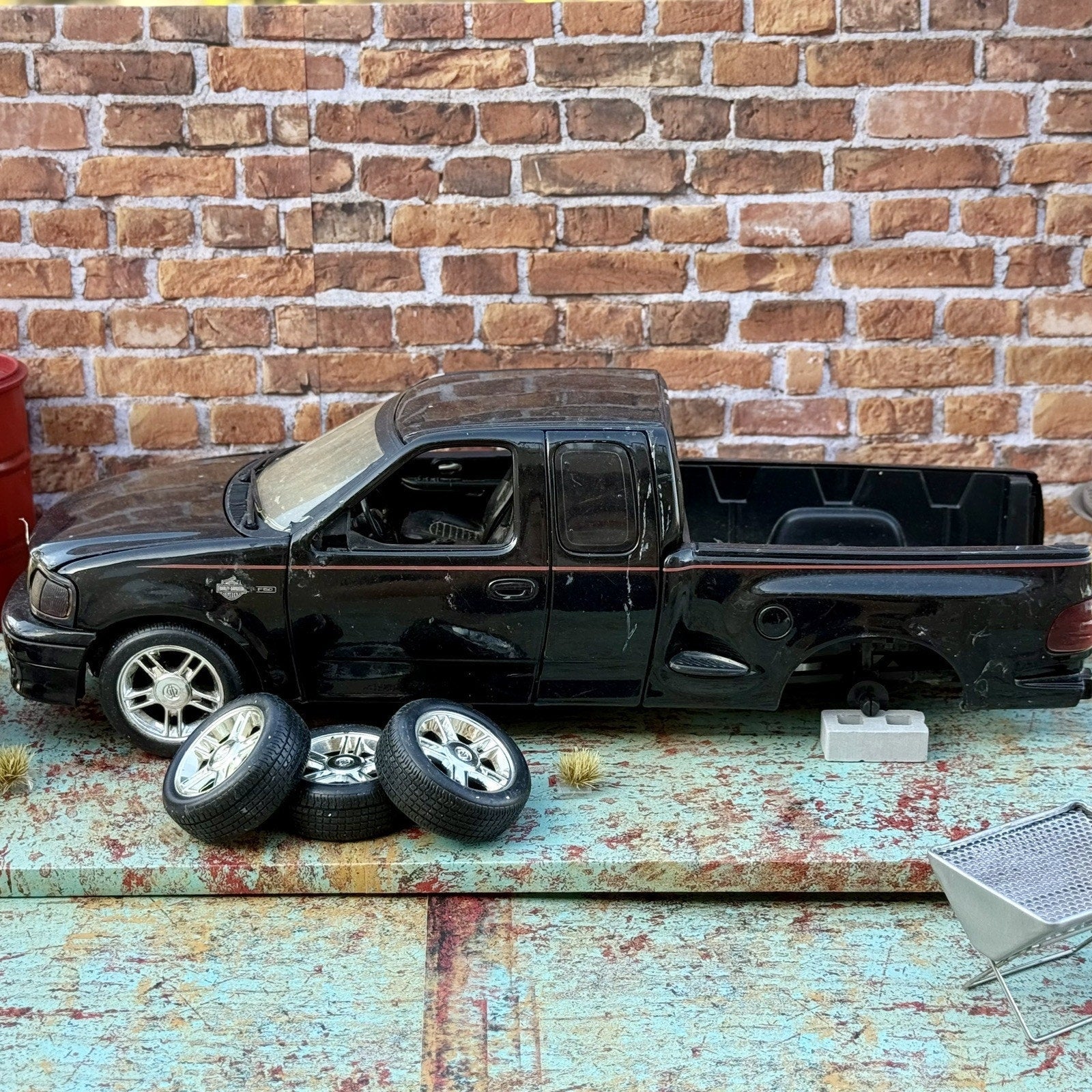 ERTL Ford F150 'Harley Davidson Edition' 1/18 Scale Diecast Model Car | Parts Car - Product Image