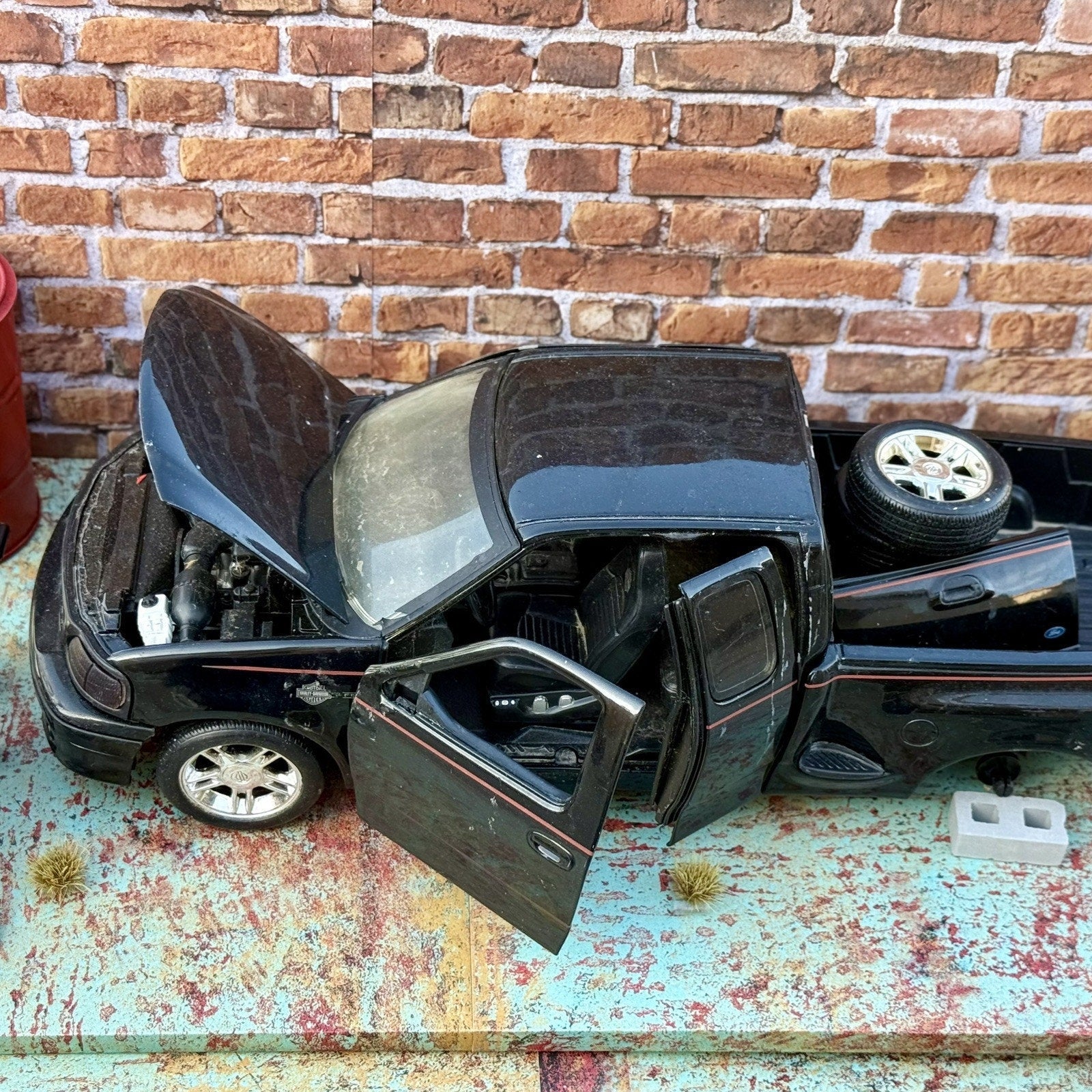 ERTL Ford F150 'Harley Davidson Edition' 1/18 Scale Diecast Model Car | Parts Car - Product Image