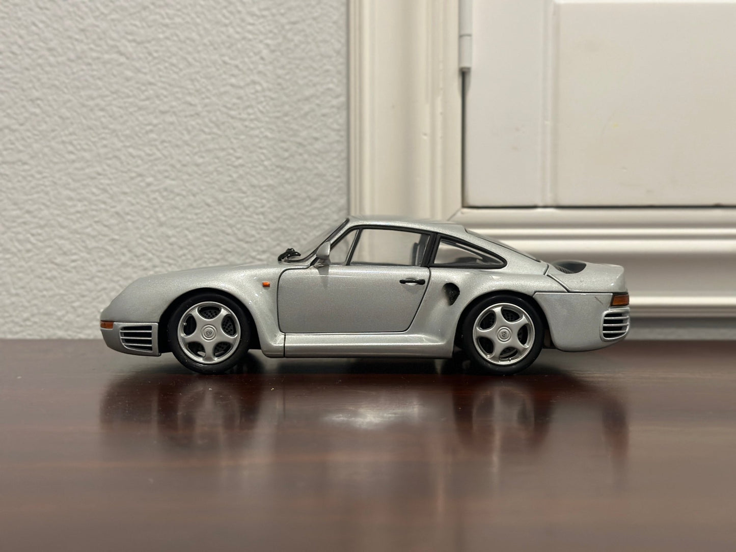 EXCOTO Motorbox Porsche 959 Silver 1/18 Scale Diecast Model Car - Product Image