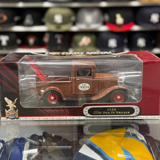 1/18 1934 Ford Pick Up Wrecker Brown Road Signature Diecast