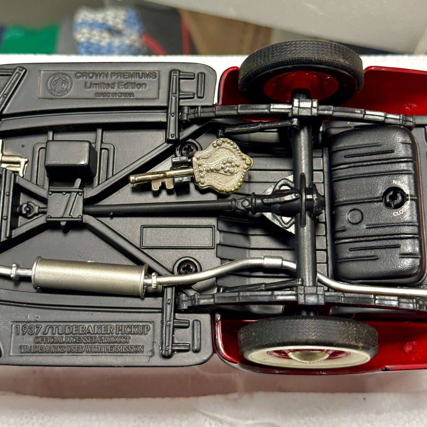 1/24 1937 Studebaker Pickup With Custom Load Lennox Diecast Car