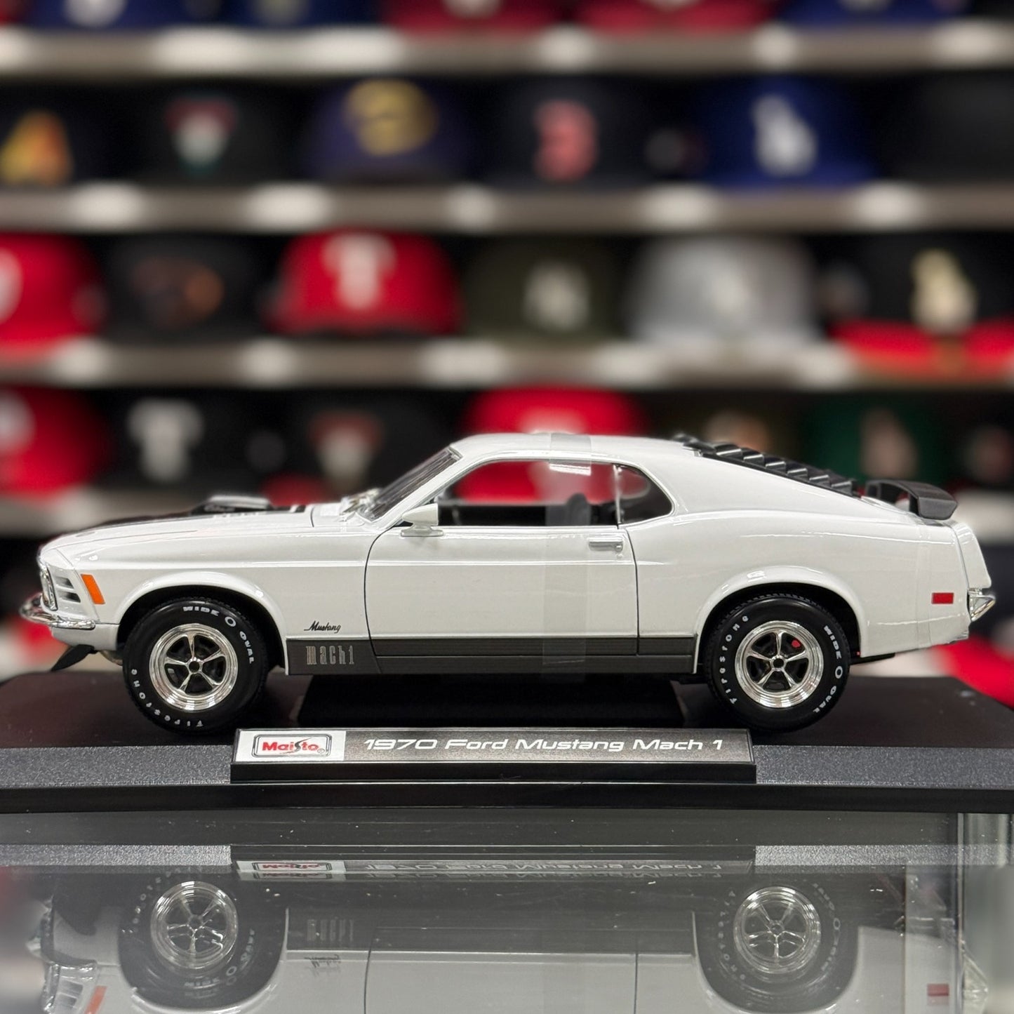 Maisto 1/18 1970 Ford Mustang Mach 1 Rare White Diecast Model Car | New