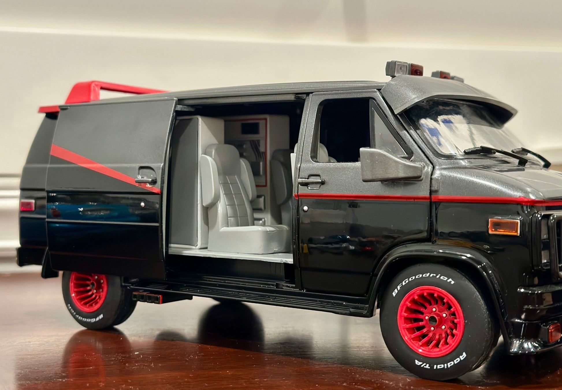 Greenlight 1983 GMC Vandura Van Black 'A-Team TV Series' 1/18 Scale Diecast Model Car - Product Image