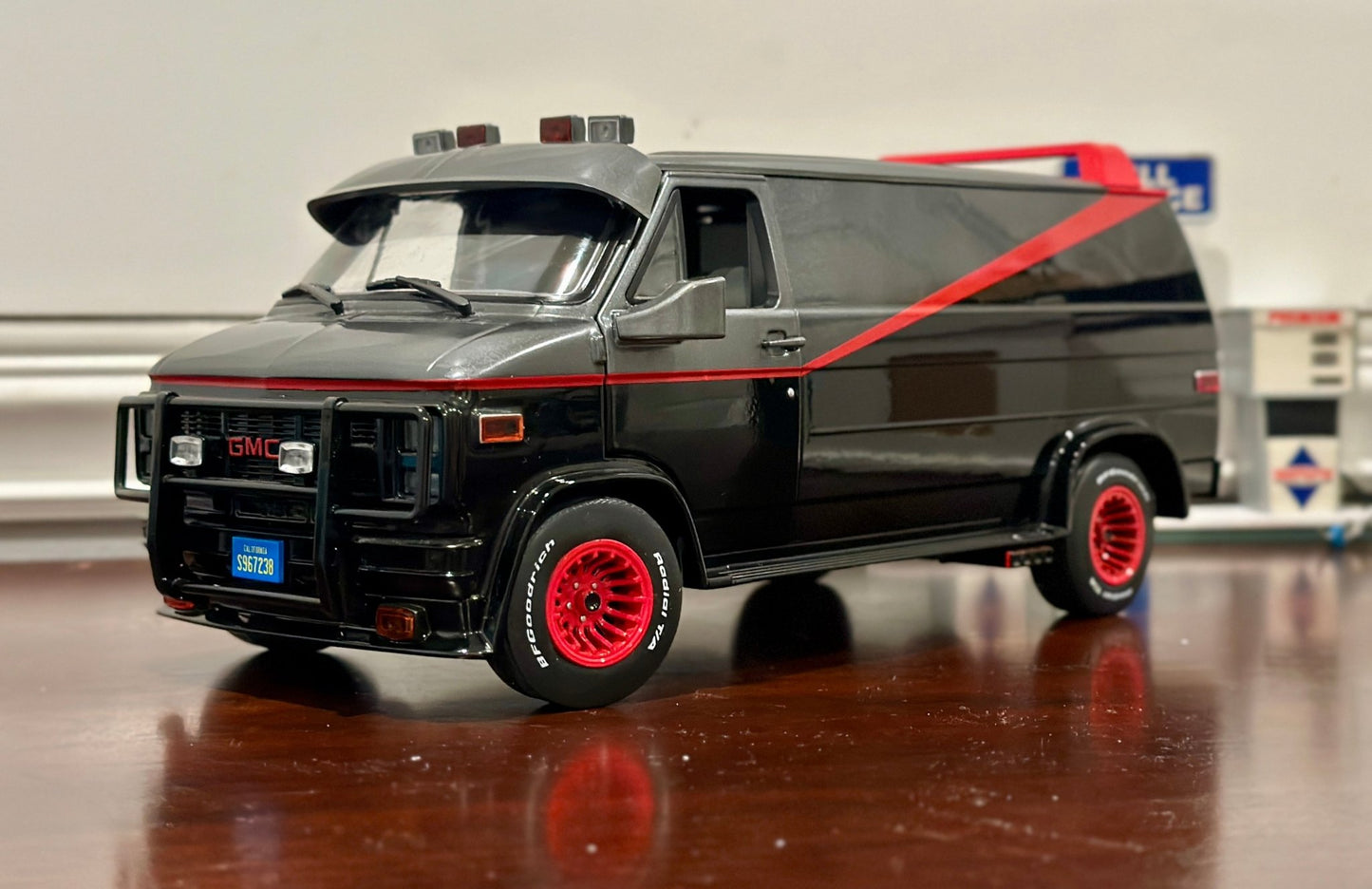 Greenlight 1983 GMC Vandura Van Black 'A-Team TV Series' 1/18 Scale Diecast Model Car - Product Image