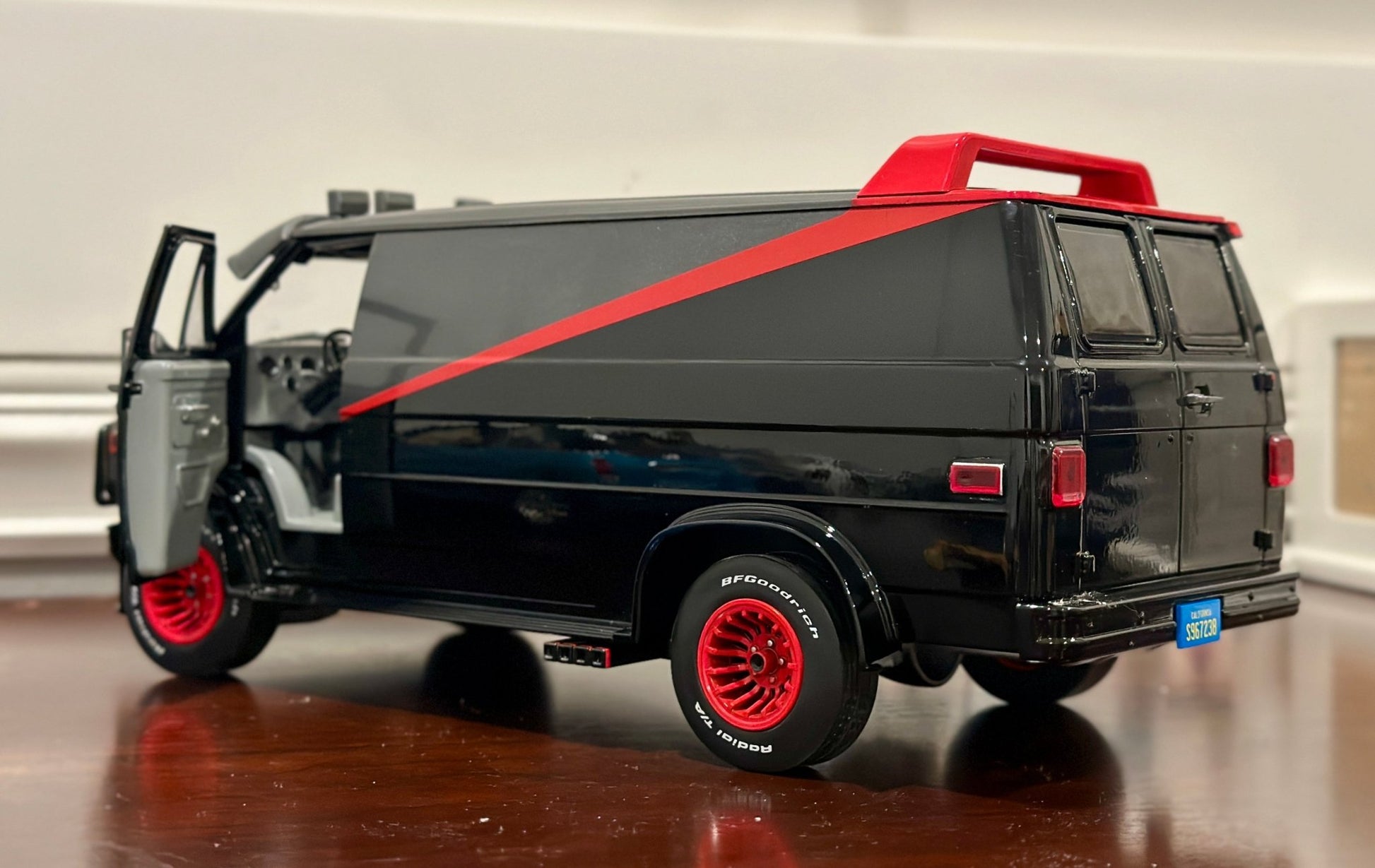 Greenlight 1983 GMC Vandura Van Black 'A-Team TV Series' 1/18 Scale Diecast Model Car - Product Image