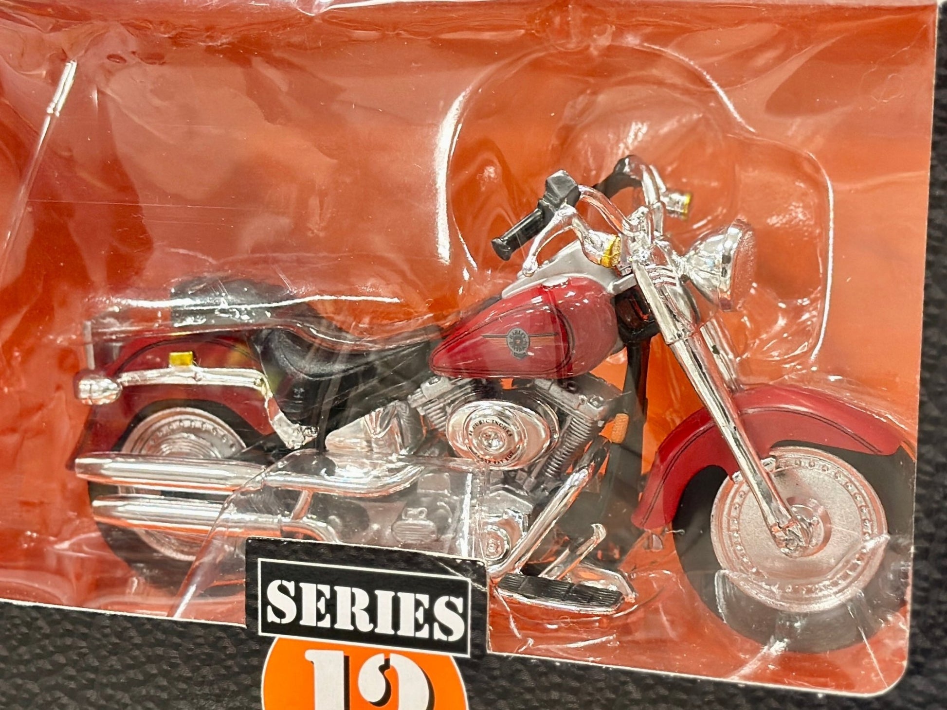 Harley Davidson Maisto Two-Wheeler 1/18 Scale Diecast Model Motorcycle - Product Image