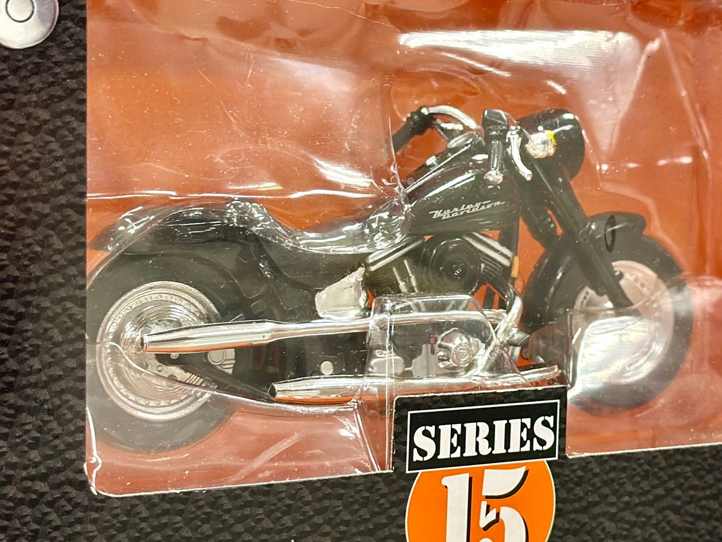 Harley Davidson Maisto Two-Wheeler 1/18 Scale Diecast Model Motorcycle - Product Image
