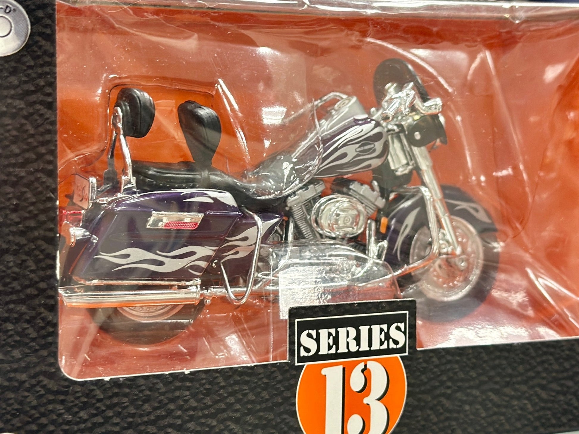 Harley Davidson Maisto Two-Wheeler 1/18 Scale Diecast Model Motorcycle - Product Image