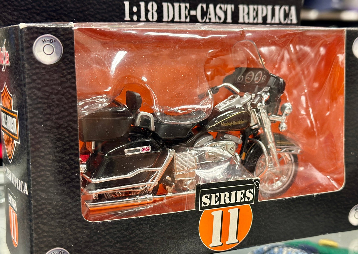 Harley Davidson Maisto Two-Wheeler 1/18 Scale Diecast Model Motorcycle - Product Image