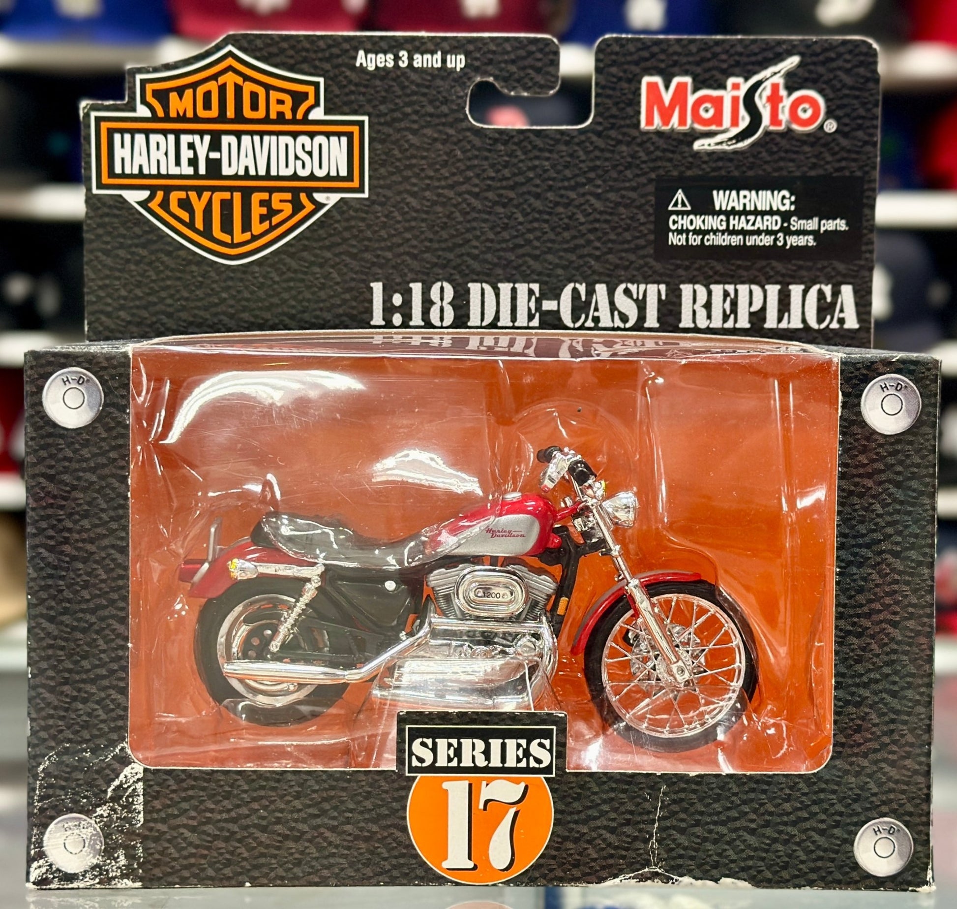 Harley Davidson Maisto Two-Wheeler 1/18 Scale Diecast Model Motorcycle - Product Image