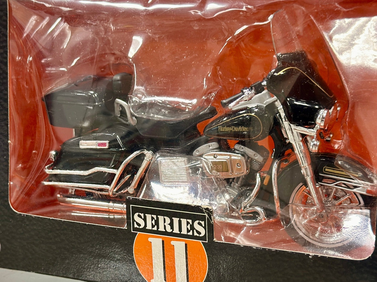 Harley Davidson Maisto Two-Wheeler 1/18 Scale Diecast Model Motorcycle - Product Image