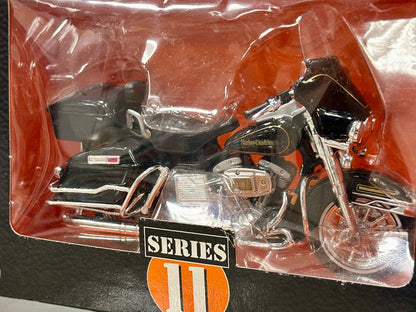 Harley Davidson Maisto Two-Wheeler 1/18 Scale Diecast Model Motorcycle - Product Image