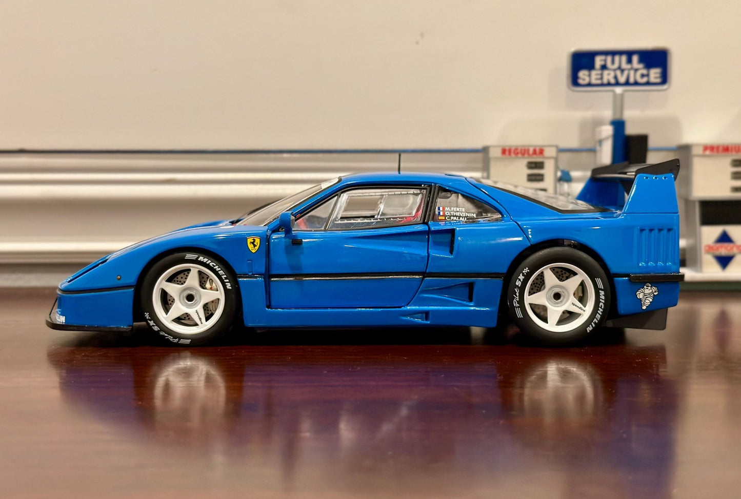 Hot Wheels Elite 1995 Ferrari F40 'Custom Blue Project Car' 1/18 Scale Diecast Model Car - Product Image
