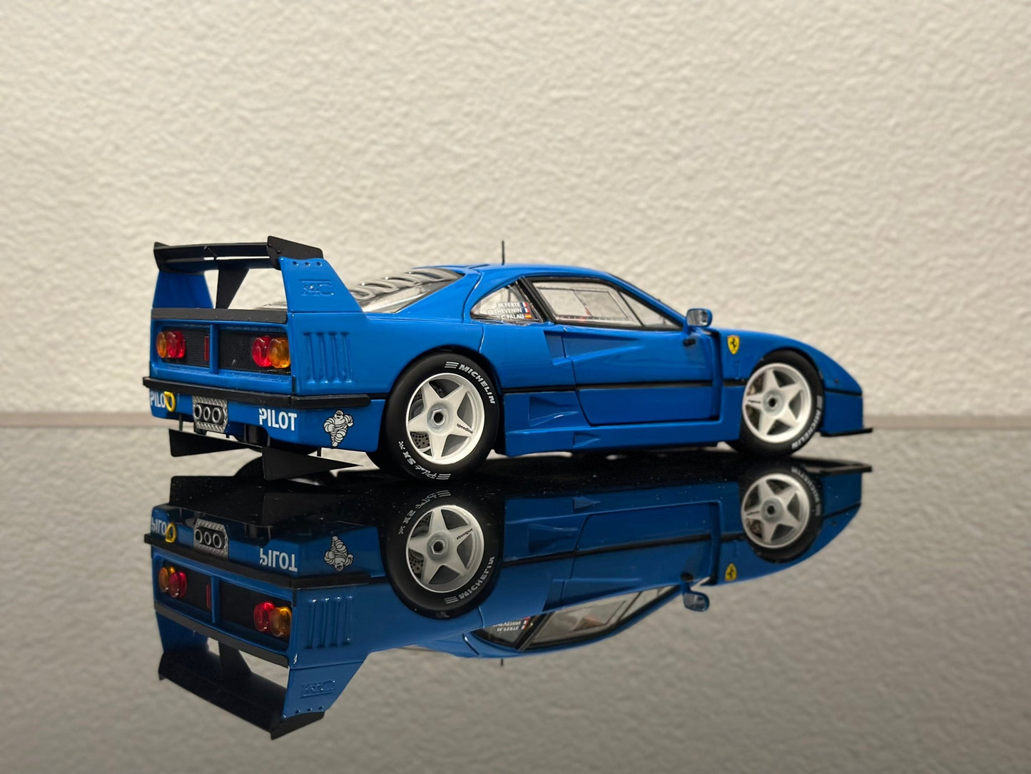 Hot Wheels Elite 1995 Ferrari F40 'Custom Blue Project Car' 1/18 Scale Diecast Model Car - Product Image