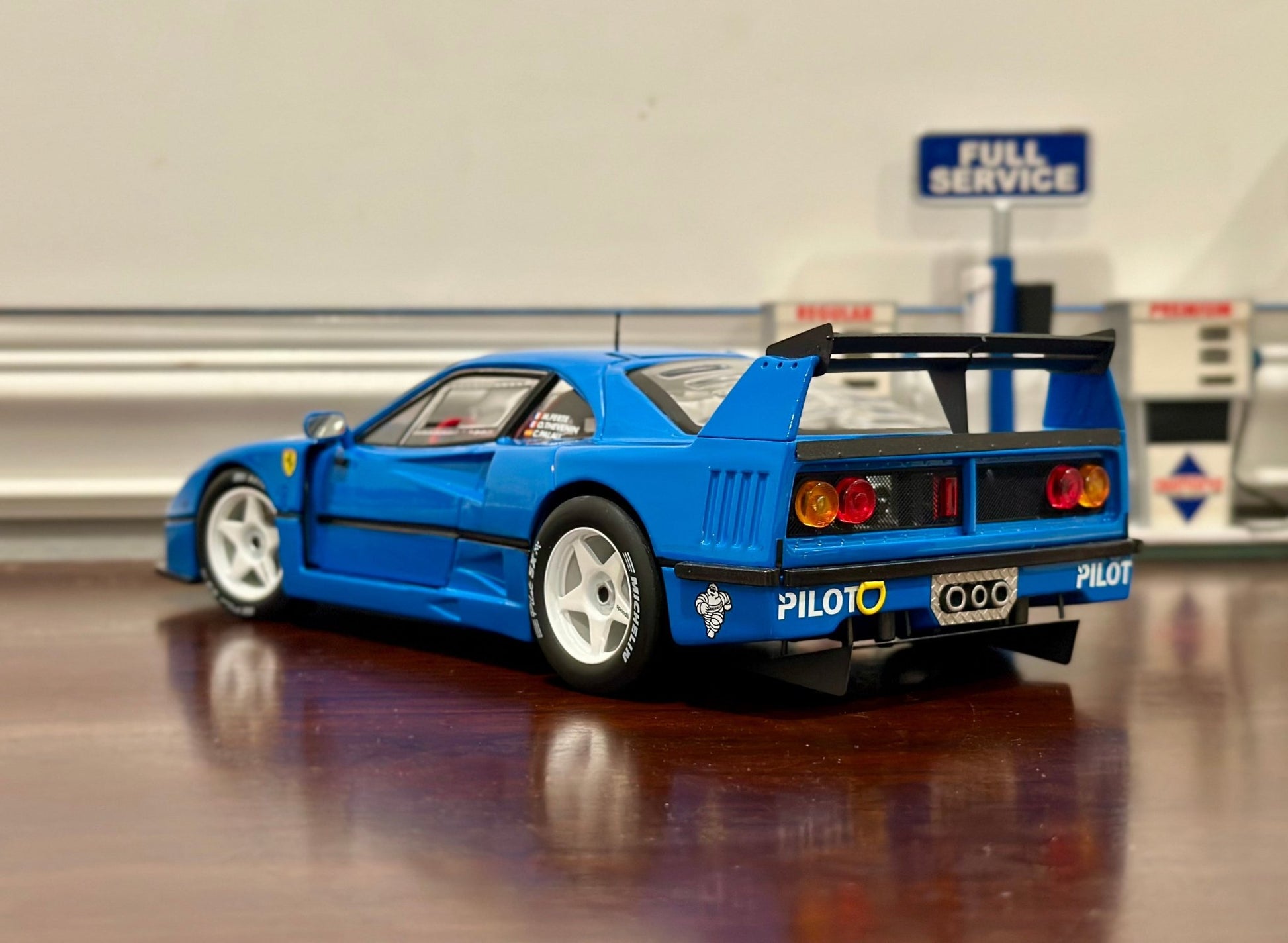 Hot Wheels Elite 1995 Ferrari F40 'Custom Blue Project Car' 1/18 Scale Diecast Model Car - Product Image