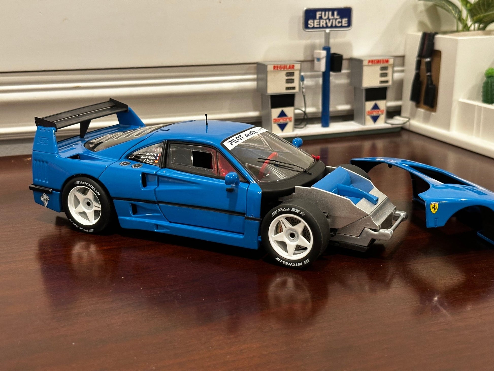 Hot Wheels Elite 1995 Ferrari F40 'Custom Blue Project Car' 1/18 Scale Diecast Model Car - Product Image