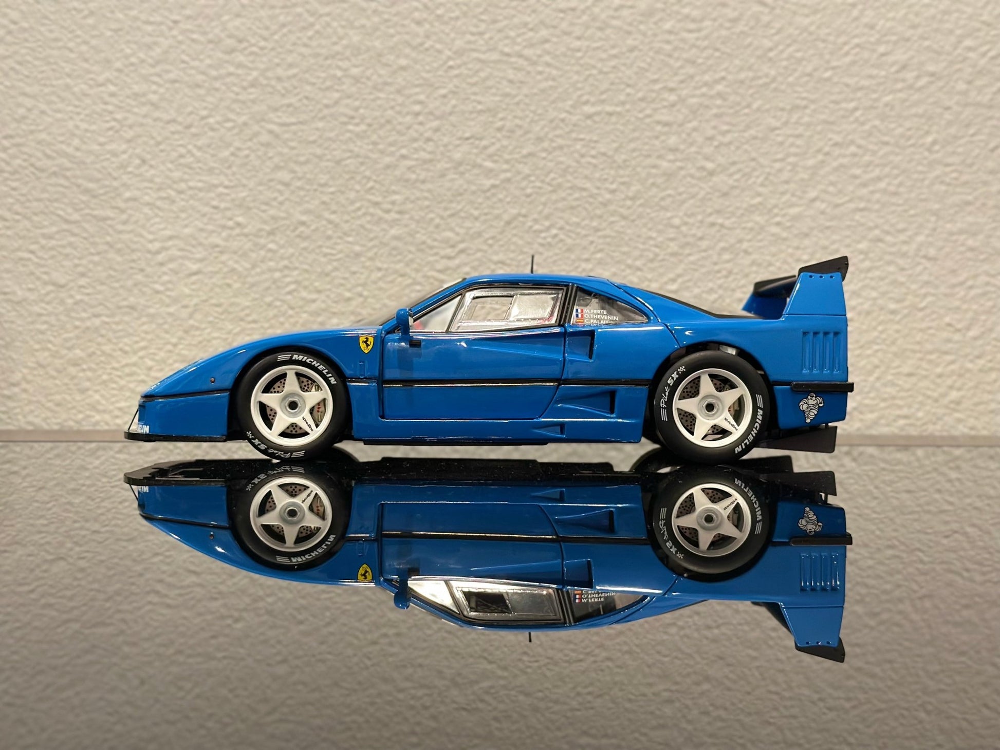 Hot Wheels Elite 1995 Ferrari F40 'Custom Blue Project Car' 1/18 Scale Diecast Model Car - Product Image