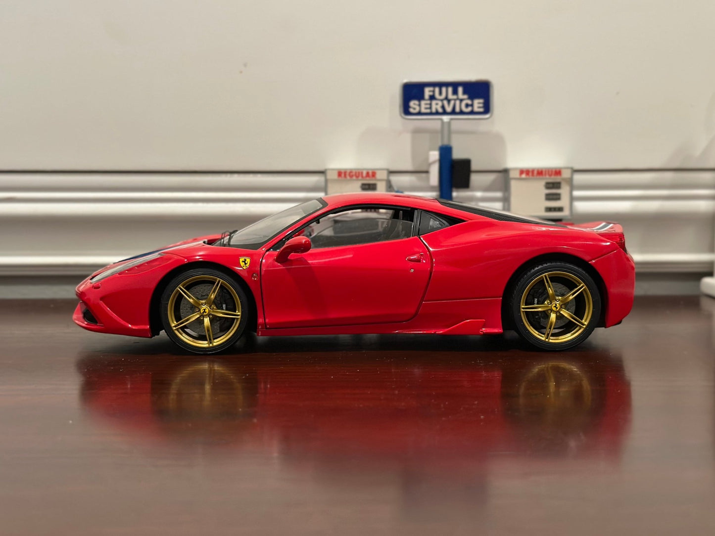 Hot Wheels Elite Ferrari 458 Speciale Red w/ Gold Wheels 1/18 Scale Diecast Model Car | Limited Edition - Product Image