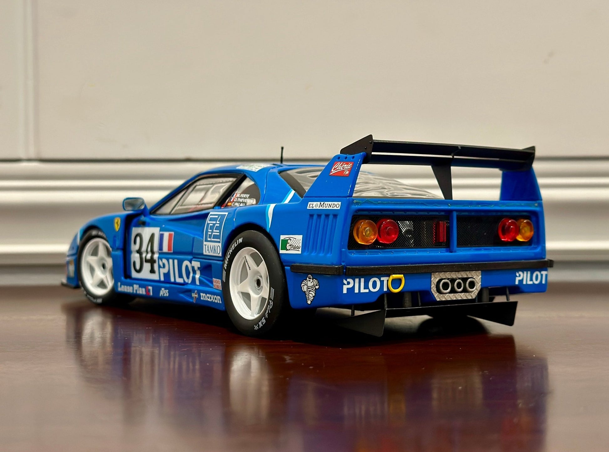 Hot Wheels Elite Ferrari F40 Competizione 'Pilot Edition' 1/18 Scale Diecast Model Car | Limited Edition - Product Image