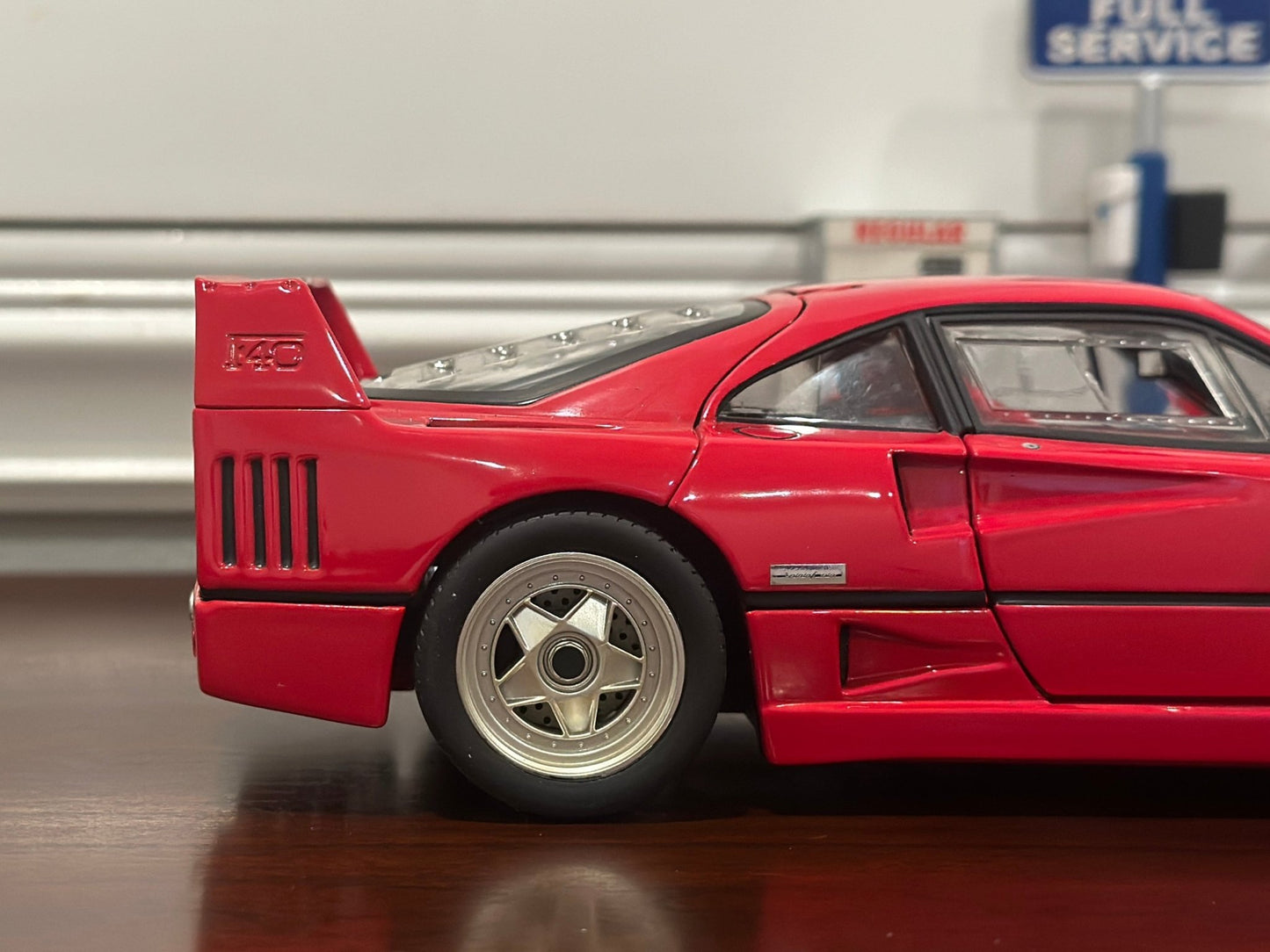 Hot Wheels Elite Ferrari F40 Red 1/18 Scale Diecast Model Car - Product Image