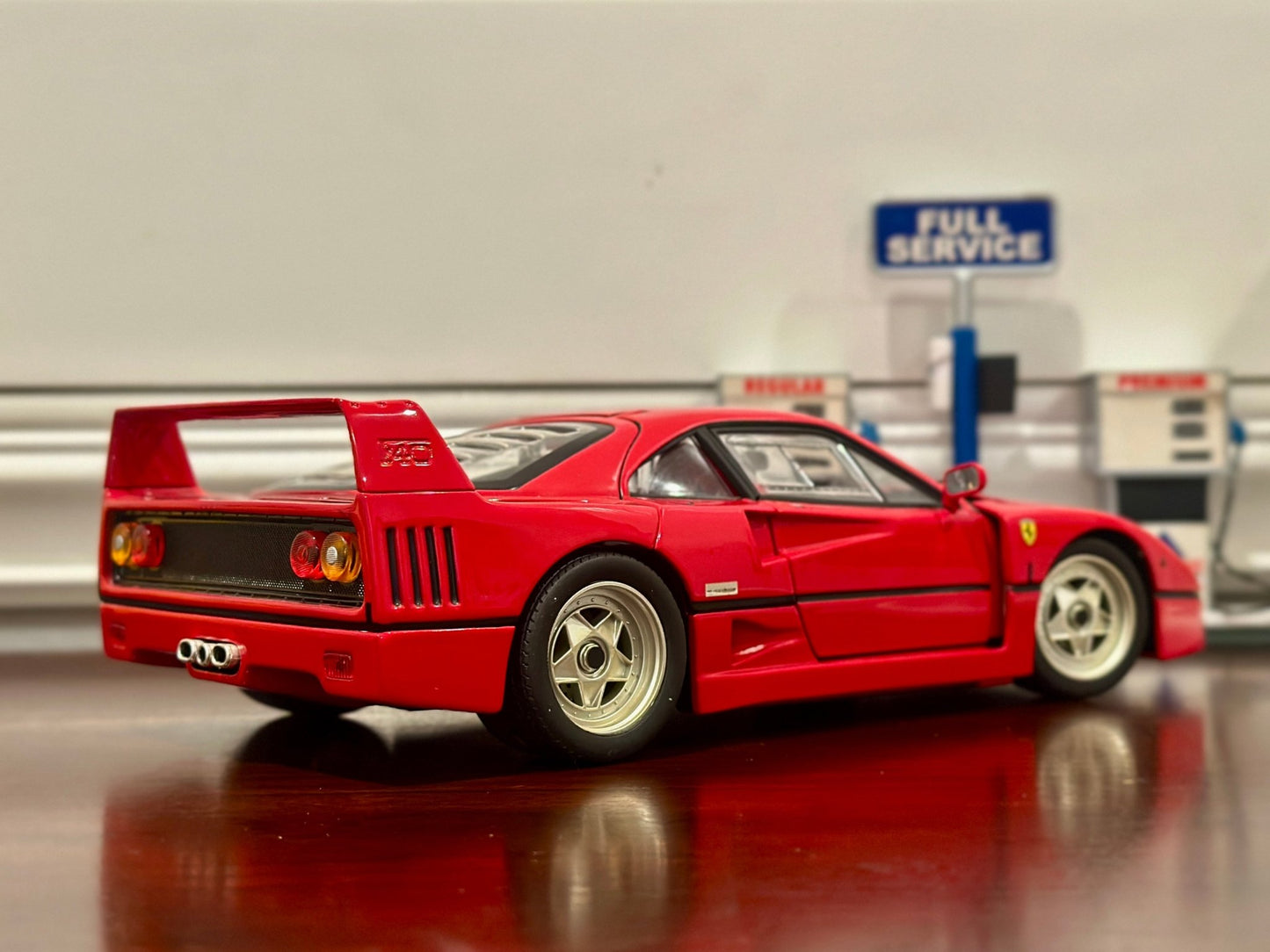 Hot Wheels Elite Ferrari F40 Red 1/18 Scale Diecast Model Car - Product Image