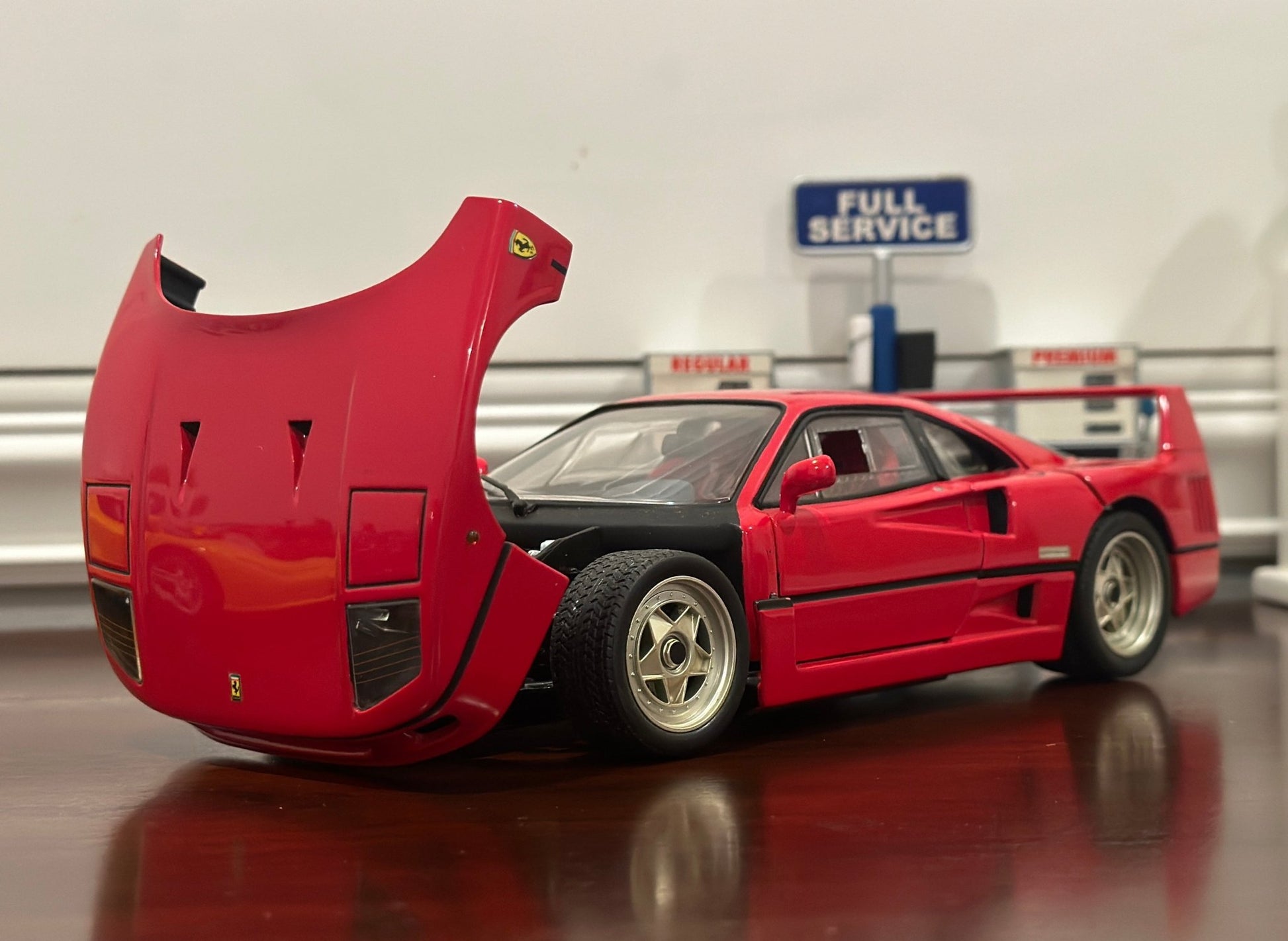 Hot Wheels Elite Ferrari F40 Red 1/18 Scale Diecast Model Car - Product Image