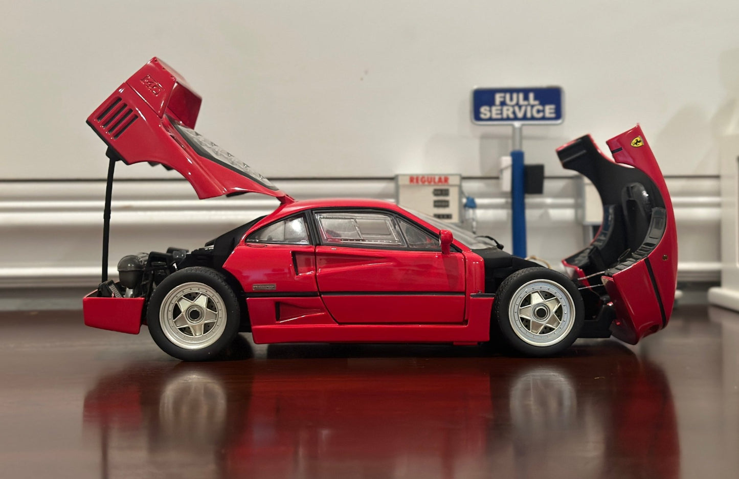 Hot Wheels Elite Ferrari F40 Red 1/18 Scale Diecast Model Car - Product Image