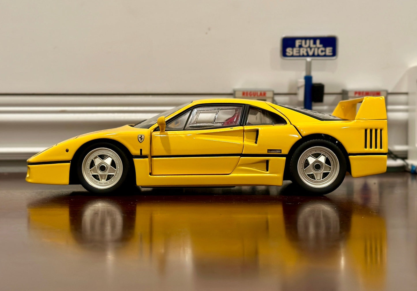Hot Wheels Elite Ferrari F40 Yellow 1/18 Scale Diecast Model Car | Limited Edition - Product Image