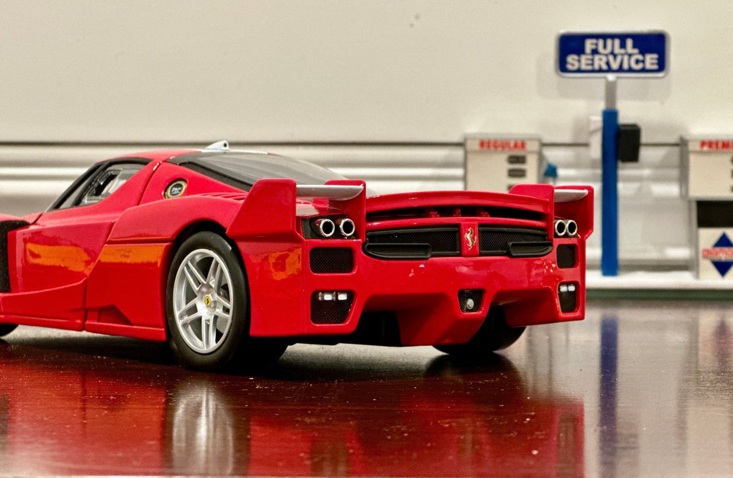 Hot Wheels Elite Ferrari FXX Evo Red w/ White 1/18 Scale Diecast Model Car - Product Image