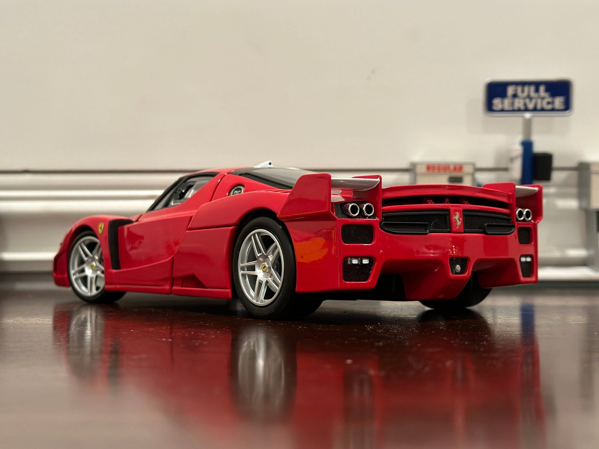 Hot Wheels Elite Ferrari FXX Evo Red w/ White 1/18 Scale Diecast Model Car - Product Image