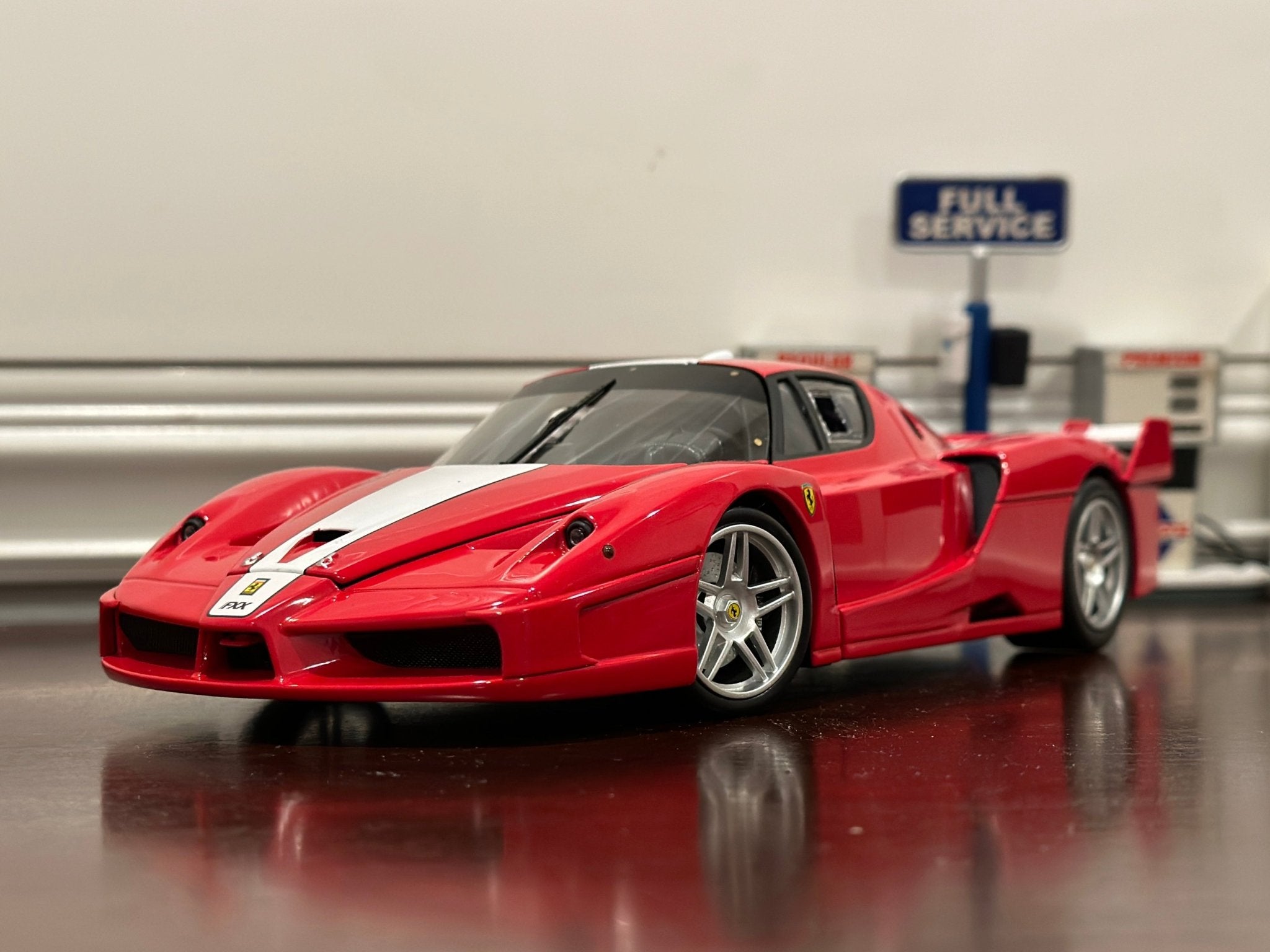 Hot Wheels Elite Ferrari FXX Evo Red w/ White 1/18 Scale Diecast