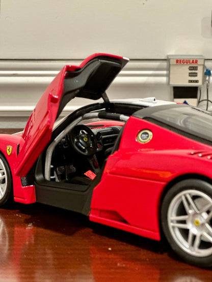 Hot Wheels Elite Ferrari FXX Evo Red w/ White 1/18 Scale Diecast Model Car - Product Image