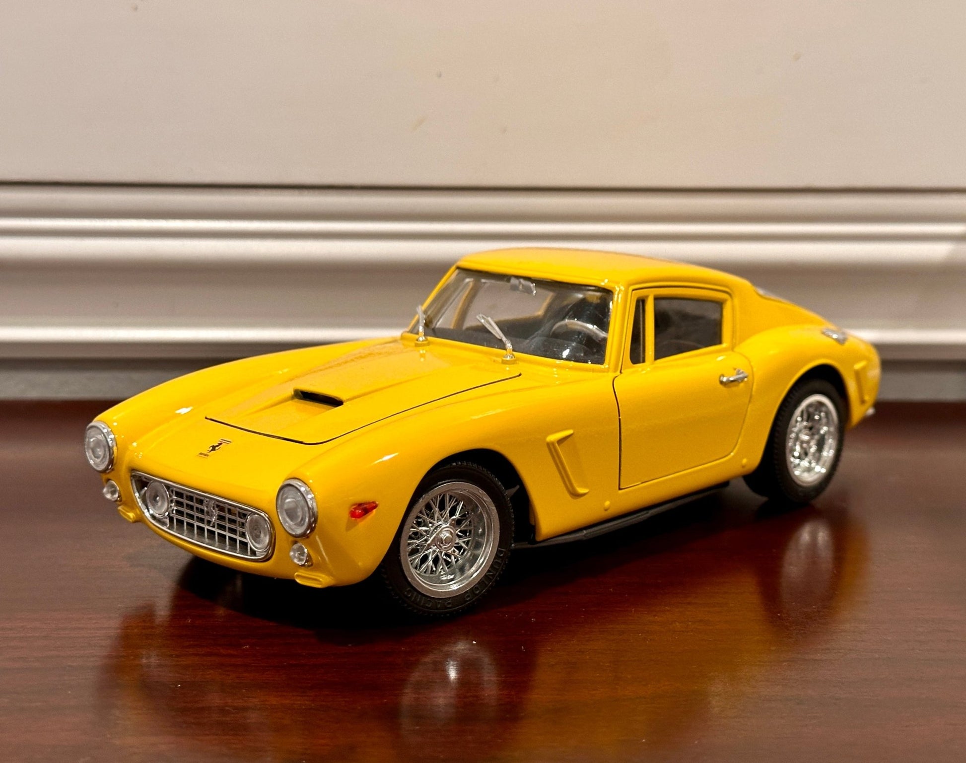 Hot Wheels Ferrari 250 SWB Yellow 1/18 Scale Diecast Model Car - Product Image