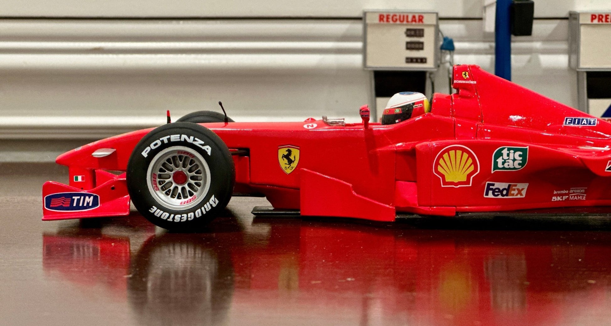 Hot Wheels Ferrari F1 'Michael Schumacher' 1/18 Scale Diecast Model F1 Car - Product Image