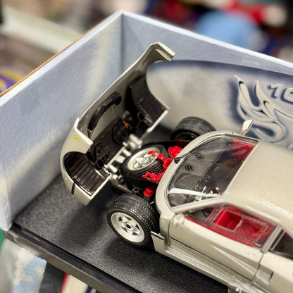Hot Wheels Ferrari F40 Silver 'Only 20 Made' 1/18 Scale Diecast Model Car | Box May Vary - Product Image