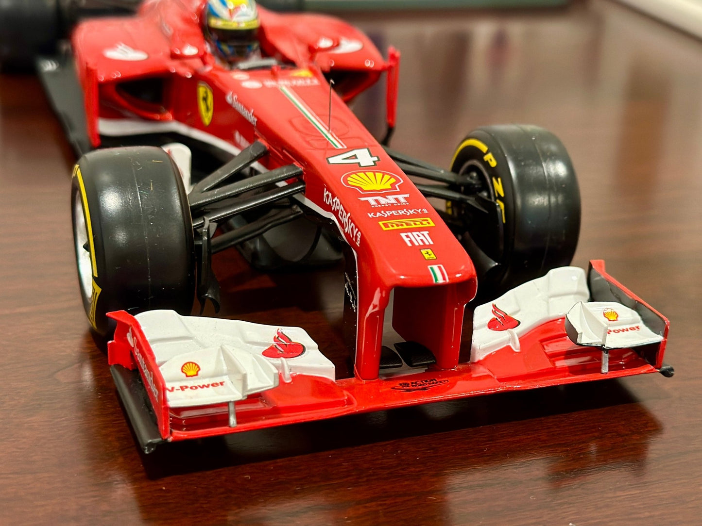 Hot Wheels Ferrari Formula One 'Felipe Massa F138' 1/18 Scale Diecast Model F1 Car - Product Image