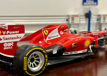 Hot Wheels Ferrari Formula One 'Felipe Massa F138' 1/18 Scale Diecast Model F1 Car - Product Image