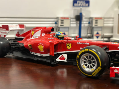 Hot Wheels Ferrari Formula One 'Felipe Massa F138' 1/18 Scale Diecast Model F1 Car - Product Image
